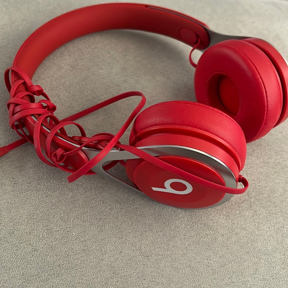 BEATS BY DRE HEADPHONES